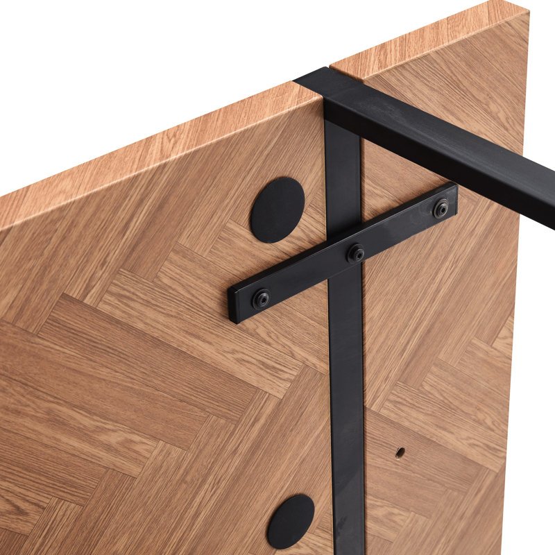 Repas chic: table en bois texturée en forme d'os de poisson avec supports en métal noir stables, paire de 4 chaises en tissu brun respirant et pieds durables et meubles durables: 55 po x 31,4 po x 30 po