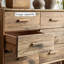 Élégante commode rustique vieillie
