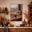 Scène d'automne à la fenêtre avec tasse fumante et lanterne - Toile murale d'Halloween-914814988