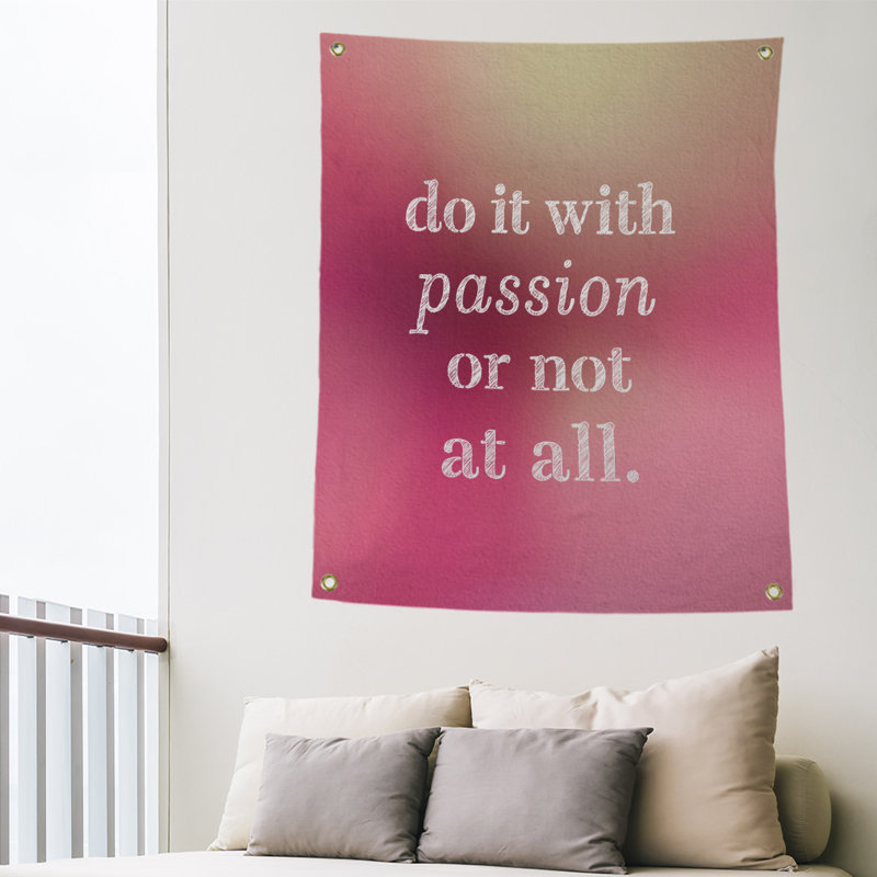 Tapisserie en polyester pour citation de passion, H 36 po x l 26 po, Lueur rose