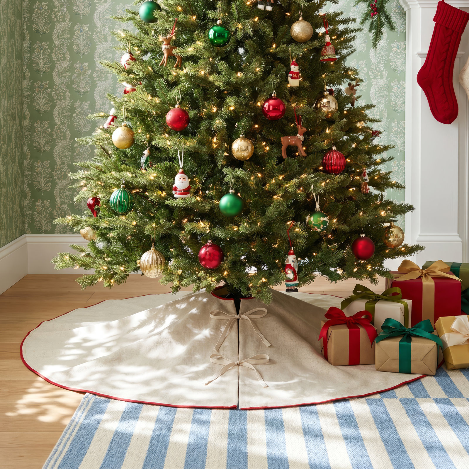 Nylah Tree Skirt, 56", Natural/Red Piping