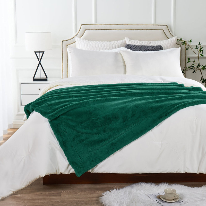 Jeté en fausse fourrure de renard, L 50 po x L 60 po, Bleu sarcelle / vert