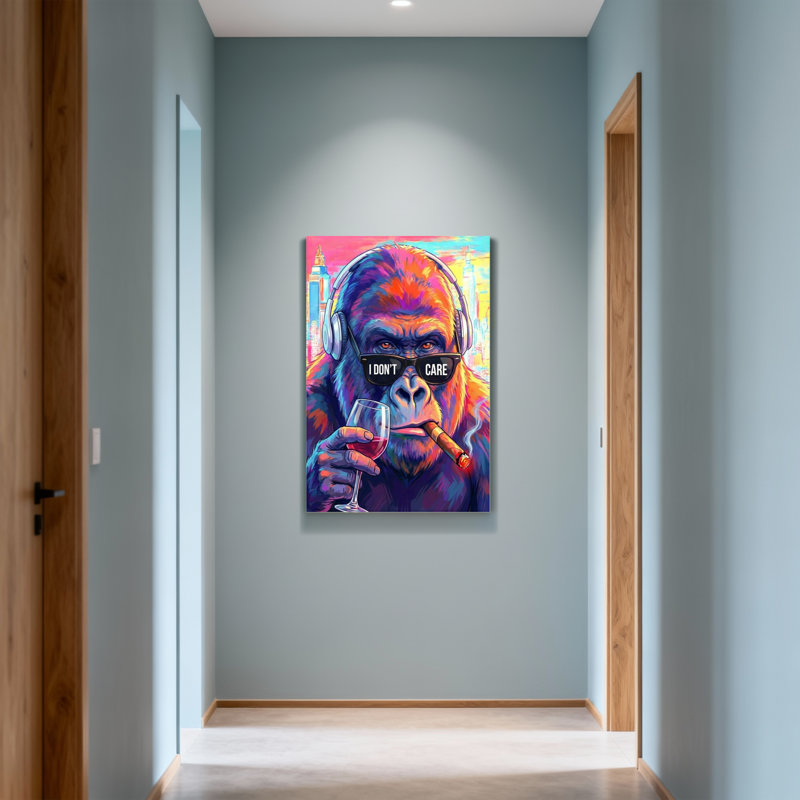 Animaux, gorille coloré avec casque et vin, H 24 po x l 16 po