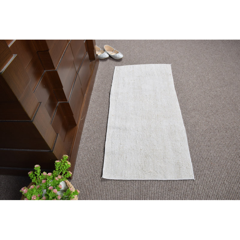 Vintage Turkish Kilim Rug: Handwoven Antique Beige Hemp Entry Mat Ideal for Small Spaces