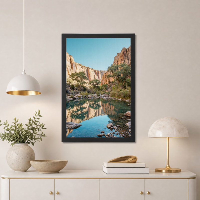 Toile orange sur fond de falaises de grès orange, H 18 po x l 12 po