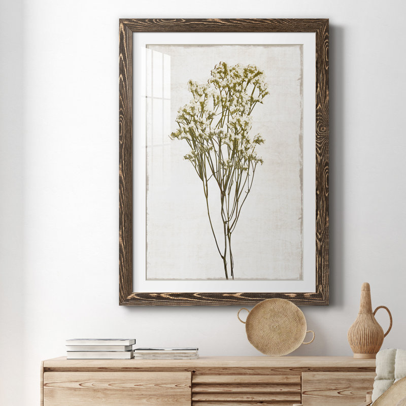 Farmhouse Pressed Flower II - peinture encadrée, H 44 po x l 31 po x P 1 po, Noyer