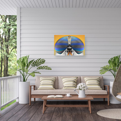 «Fly On Yellow on Canvas» par Donald Jusa, reproduction