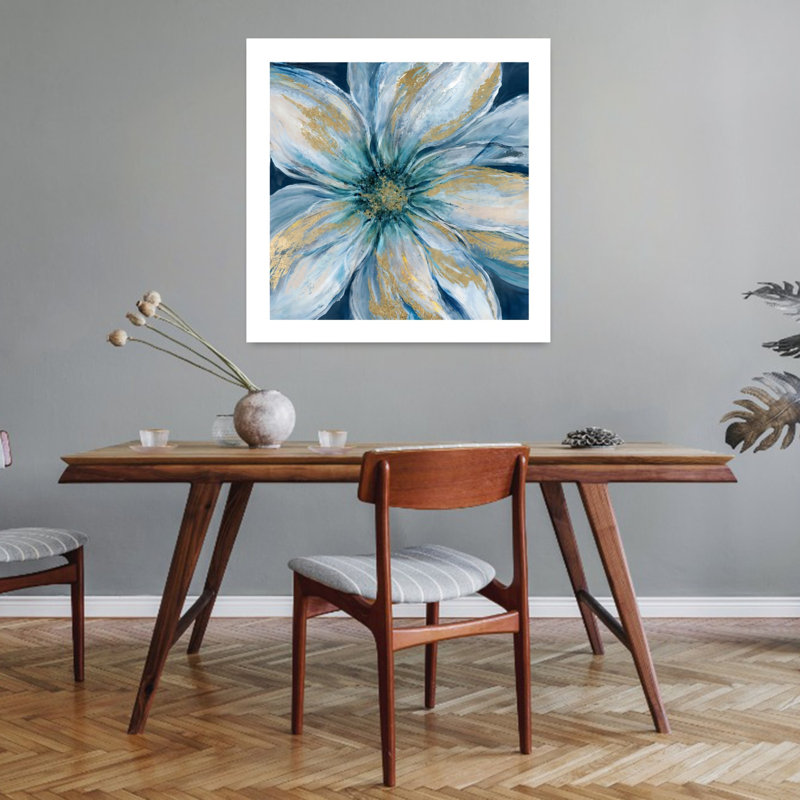 «Dazzling Bloom I», art abstrait contemporain contemporain avec fleur naturelle, H 32 po x l 32 po