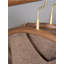 Cintre en bois massif et laiton-102830741