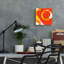  «Orange Starburst 2» par Laura Gibson, art mural en verre acrylique, 12 po x 12 po