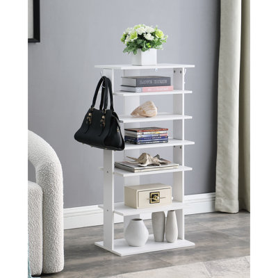 Étagère à chaussures blanche à 7 niveaux avec crochets pour rendre votre vestibule propre et propre à organiser vos chaussures habillées