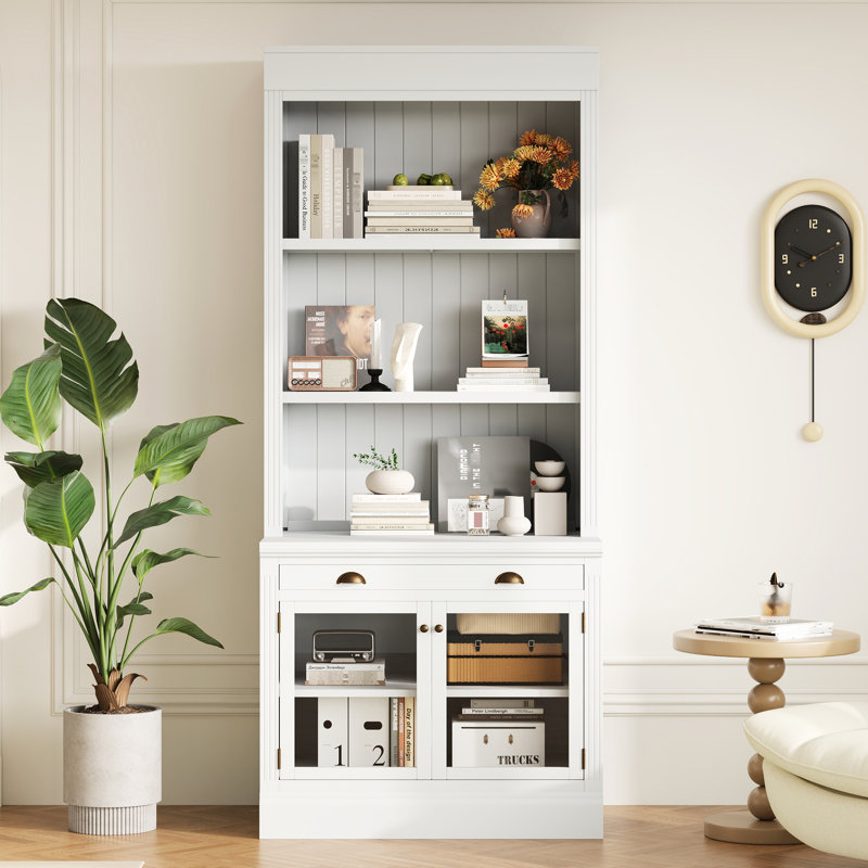 Bibliothèque blanche moderne de 83,4 po de hauteur avec 2 portes en verre trempé, 1 tiroir, tablette ajustable et quincaillerie de tiroir d'oxydation en bois massif, 3 tablettes ouvertes pour l'organisation de la chambre à coucher