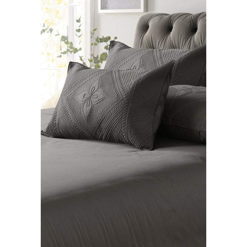 Drap très grand La Shantam, 100% coton, très doux et respirant, inclus: 1 drap plat (116 po x 104 po) et 2 taies décoratives matelassées (20 po x 32 po) - gris foncé
