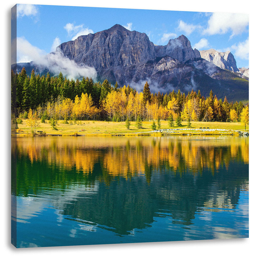 Leinwandbild Kanadischer Herbst Wald und Berge am See