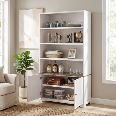 Grande armoire de rangement 91,1 "avec plateau de table en faux marbre, 3 tablettes ouvertes et portes doubles cannelées, bibliothèque autoportante en bois pour le salon et le bureau