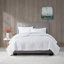 Couverture légère en duvet synthétique avec bordure en satin-116479105-116479110
