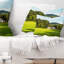 Coussin Alone Farmhouse in Meadow