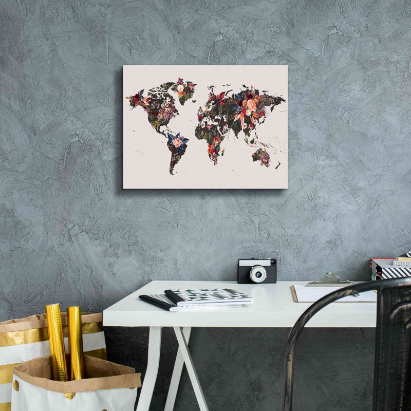 «World Map Flowers» par Design Fabrikken, estampe numérique sur toile, H 12 po x l 16 po x P 0,75 po