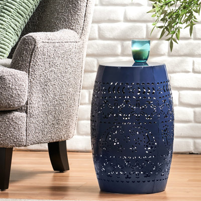 Table d'appoint unique en métal avec motif exquis pour une utilisation extérieure et intérieure