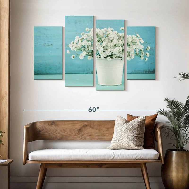 Harnek Gypsophila dans un vase blanc