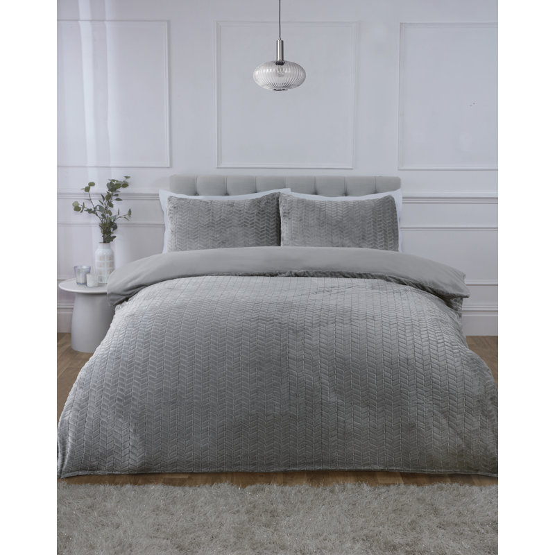 Chevron Fur Polyester Chevron Duvet Cover Set with Pillowcases, Silver Chevron