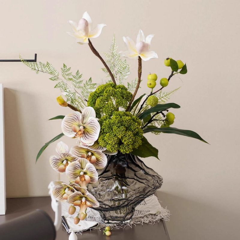 Ornements de fleurs simulées