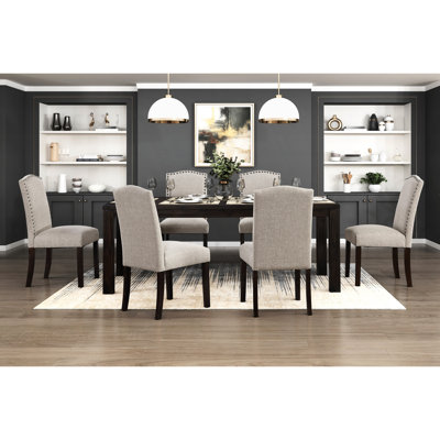 Ensemble de salle à manger moderne 7 pièces : table rectangulaire brun foncé et 6 chaises rembourrées en tissu taupe, 6 places assises, fini texturé clouté, capacité de 113 kg