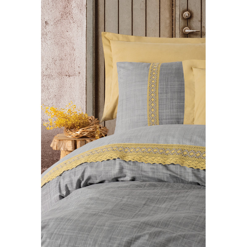 Ensemble de housse de couette Elegant Ranforce, moutarde et gris, 79 po x 87 po | 100% coton, brodé, lavable à la machine | Comprend 2 taies d'oreiller et taies d'oreiller Oxford, fermeture à boutons, 145 fils | Élégante literie améliorée