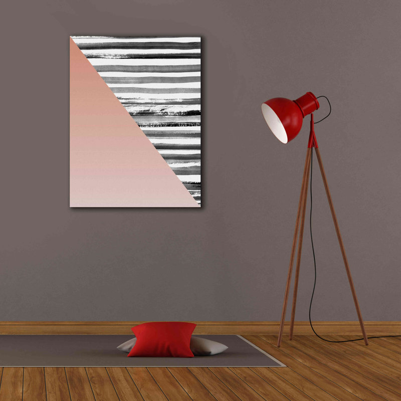 "Triangle 1" par Design Fabrikken sur toile, H 34 po x l 26 po x P 1,5 po