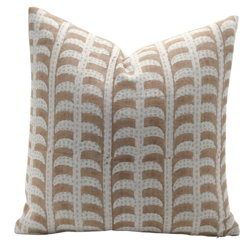 Housse de coussin à motif à la main en lin 14 po x 14 po Fab Divine Garud, Carré, H 14 po x l 14 po