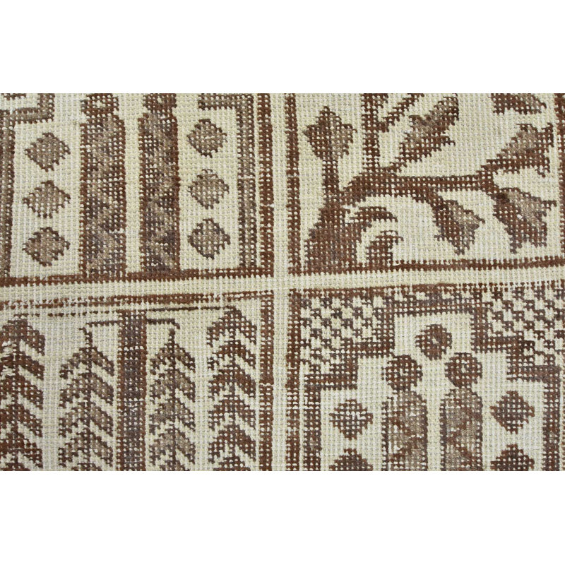 Tapis blanc unique de 6 pi 9 po x 8 pi 10 po