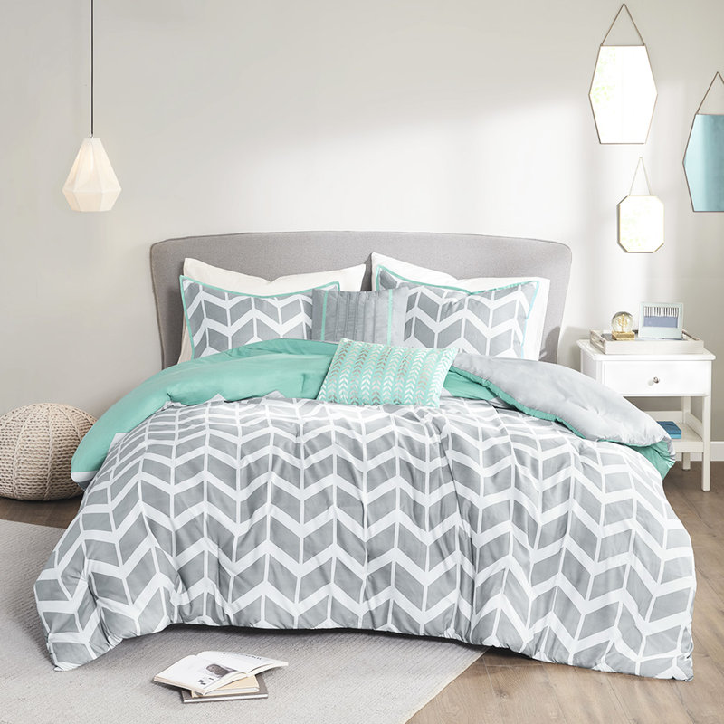 Édredon gris avec détails décoratifs en tissu lisse, Édredon double + 4 pièces supplémentaires