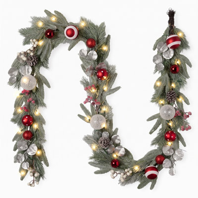 Guirlande de Noël pré-éclairée de 9 pi avec lumières pour le manteau de cheminée Valery Madelyn