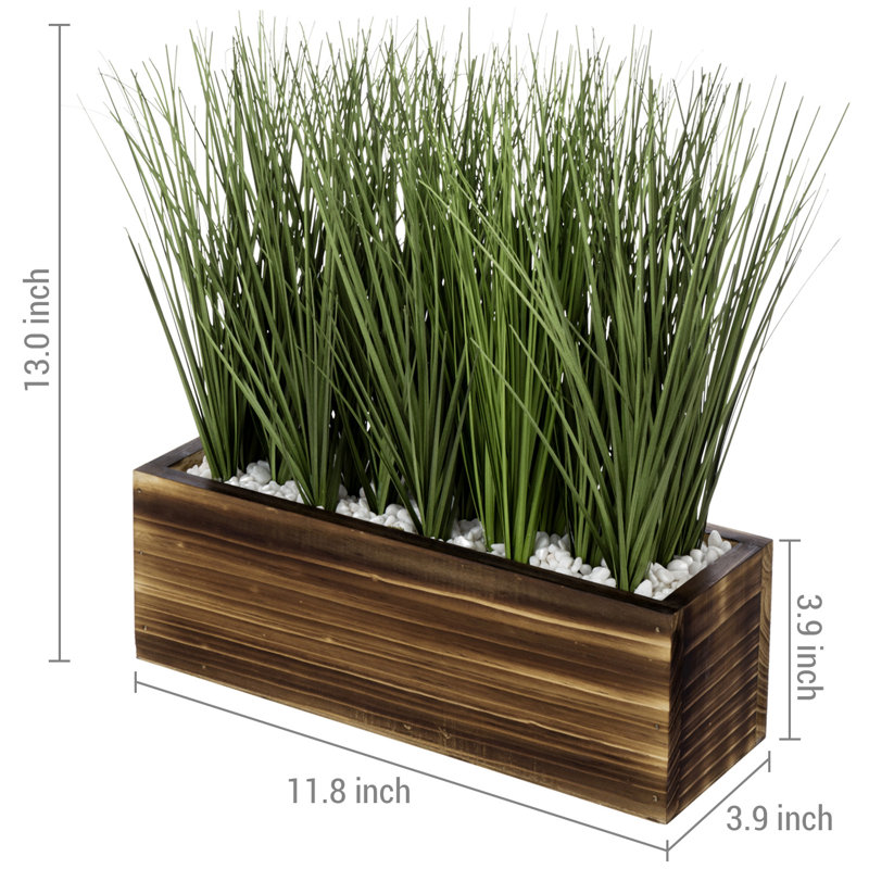 Herbes artificielles en pot de bois brûlé