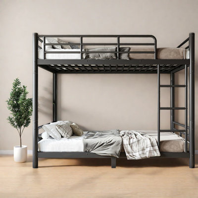 Lits peu encombrants, lit superposé double au-dessus de double, chambre d'amis moderne