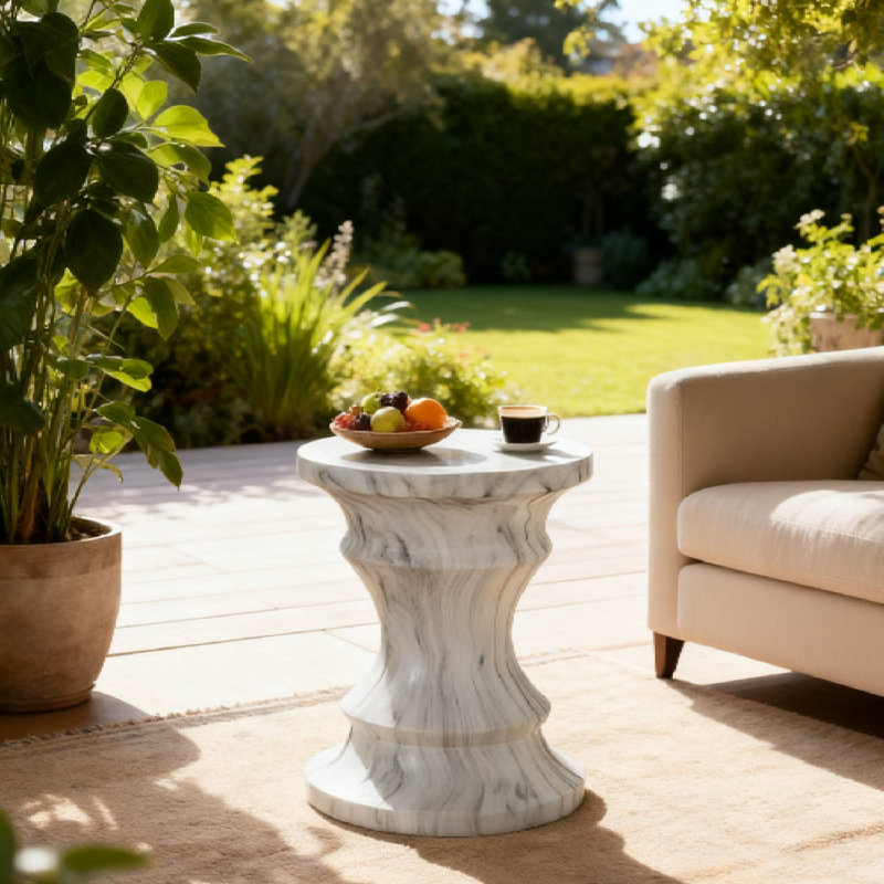 Tables de bout extérieures pour la détente dans le jardin