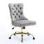 Chaise de bureau en velours gris avec base en métal doré, style bouton, pivotante et réglable, boutons tirés à la main, garniture décorative cloutée, coussin à haute résilience, structure triple élastique, revêtement rembourré pour le travail.
