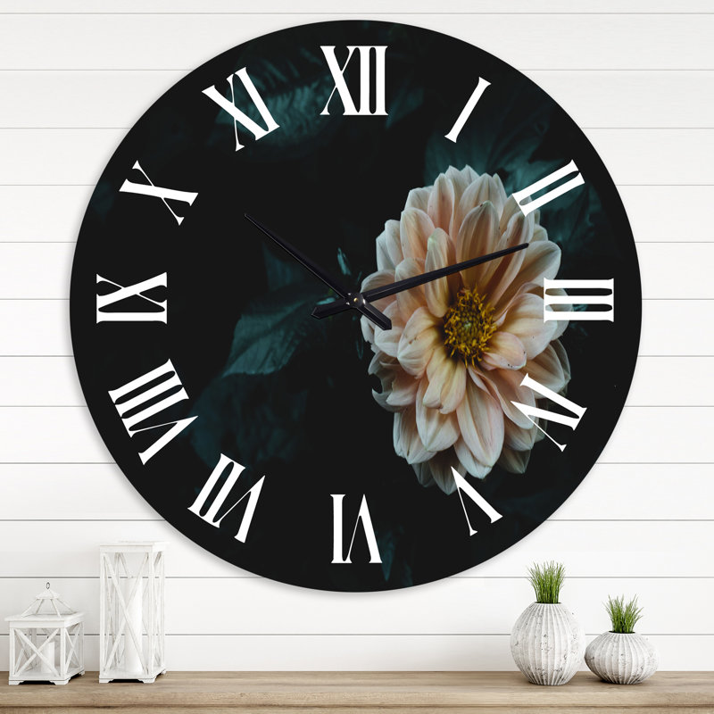Blooming Yellow Flower In Evening Garden - Horloge murale traditionnelle, Très petit