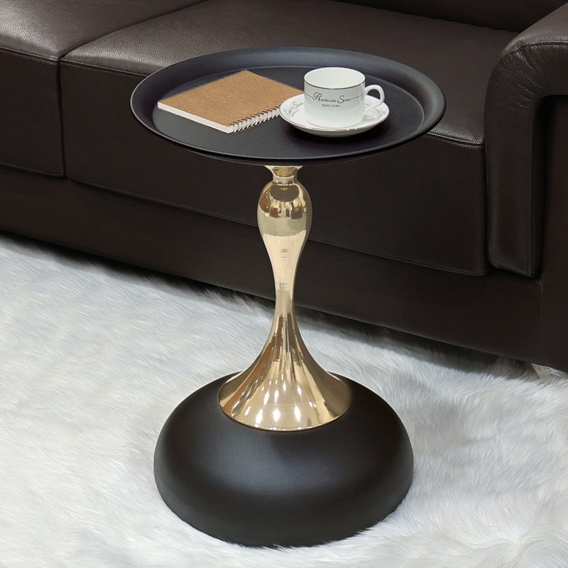 Petite table d'appoint, table d'appoint ronde, table à piédestal en métal moderne, table à martini décorative cannelée, table d'appoint minimaliste pour petits espaces