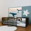 Lit simple au sol avec clôture et porte Montessori - Structure en métal robuste, garde-corps à profil bas, zone de jeu sécuritaire, aucun sommier nécessaire, noir