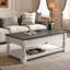 Table basse à plateau relevable, 3 plateaux de rangement cachés, fabrication en bois massif, gris antique et blanc vieilli, deux niveaux pour un salon bien organisé, table polyvalente avec tablette fixe, bois, confortable