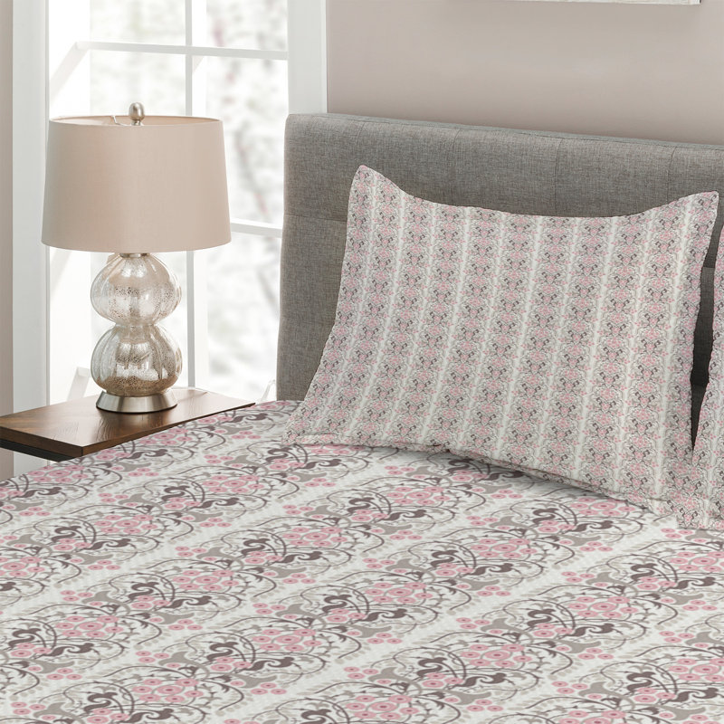 Traditional Polyester Floral Coverlet, King Bedspread + 2 Shams