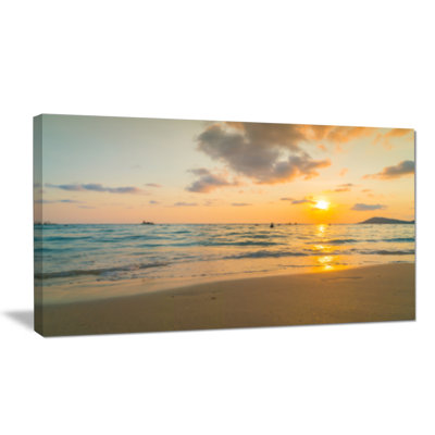 " Stylish Blur Sunset Over The Sea "