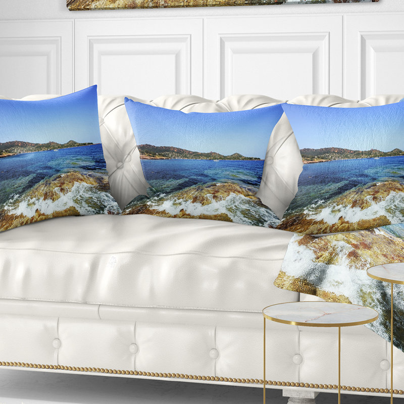 Coussin Agay Bay à Esterel Rocks Beach - Sea & Shore, 18 po x 18 po, Carré