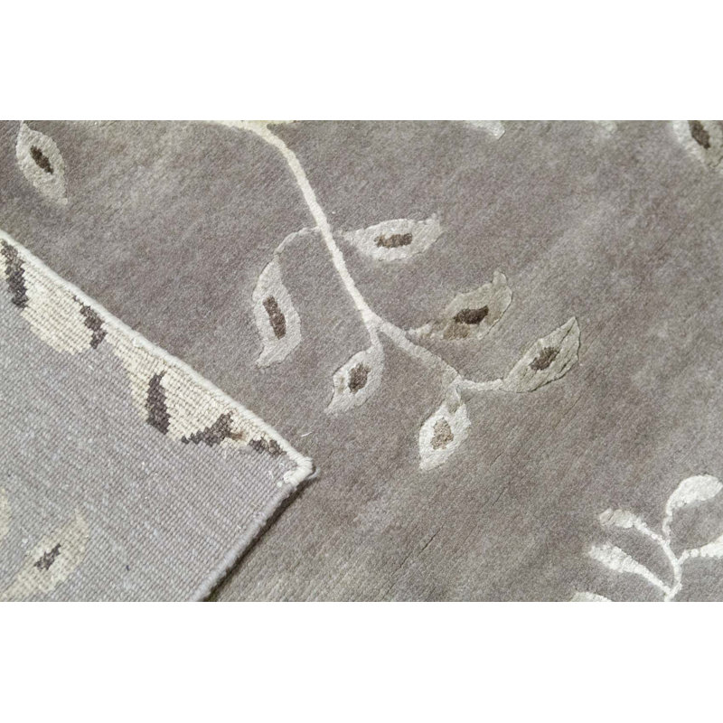 Floral Area Rug in Gray