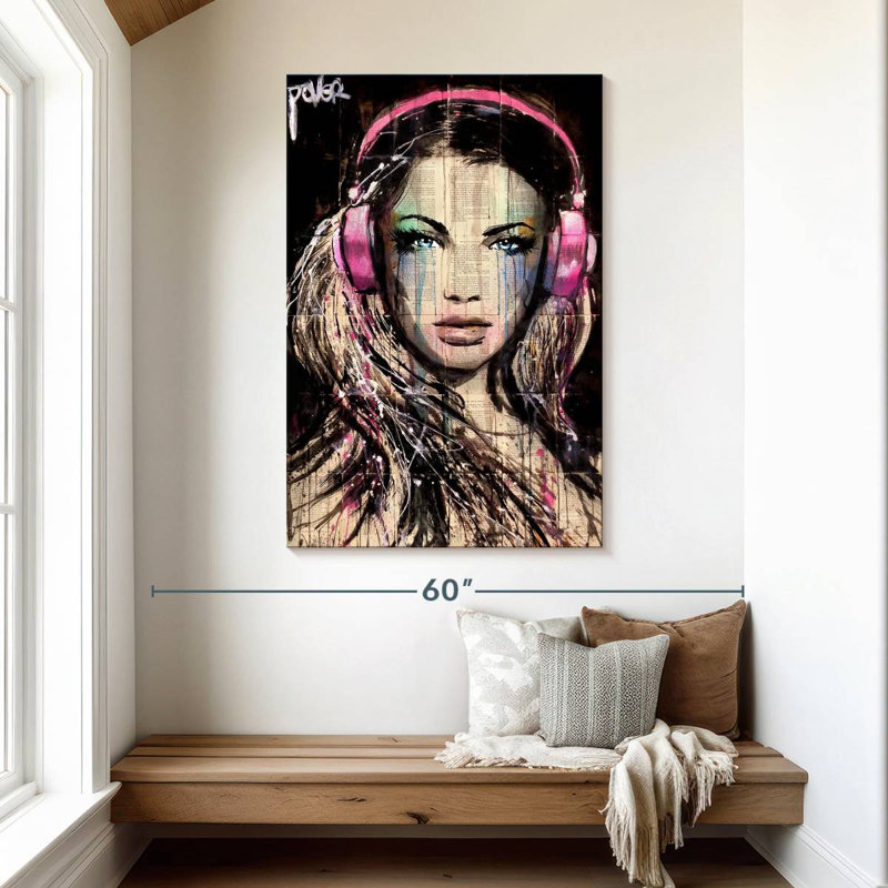 Leisha Lovely DJ, H 48 po x l 32 po