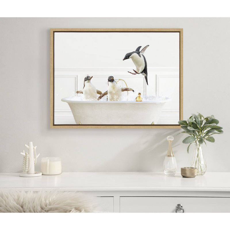 «Penguins In Bubble Bath Neutral Style» par Amy Peterson, reproduction d'art sur toile encadrée
