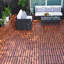 10 tuiles de terrasse à motif à rayures imbriquées, plancher carré en bois franc d'acacia 12 "x 12" pour terrasse, banc, côté piscine-129861128