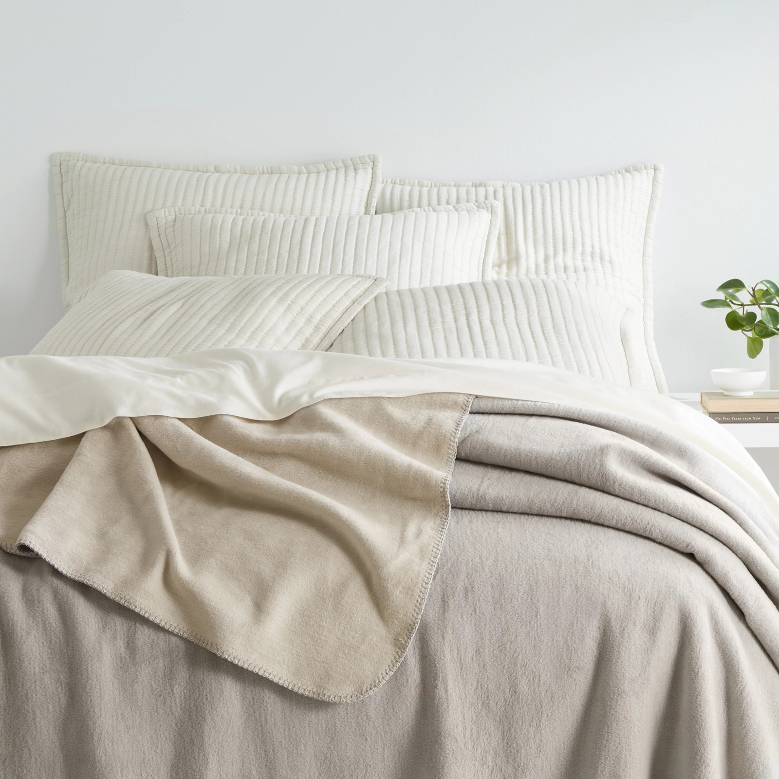 Faro Fleece Natural Blanket, Full/Queen Blanket, Gray