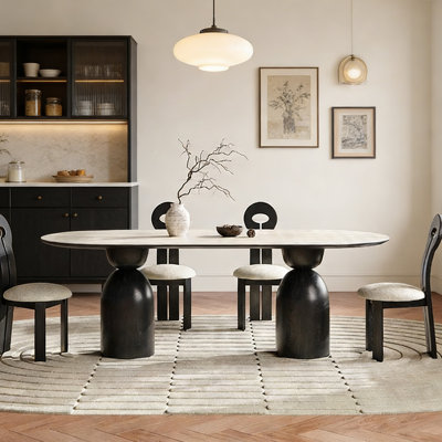 Table de salle à manger d'inspiration moderne et luxueuse